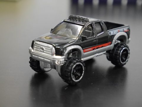 タンドラ　リフトアップ６インチ　Hot Wheels　ミニカー　ＭＴタイヤ　